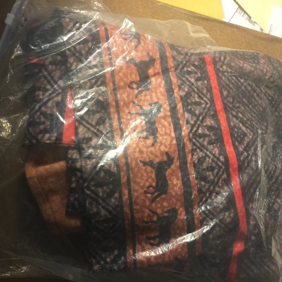 Three amazing sweater with beautiful bright colors in Native American patterns. - Picture 15 of 16